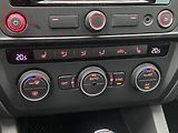 Volkswagen Jetta (2014) 2.0 TDi, DSG, bixen, TZ - náhled 16