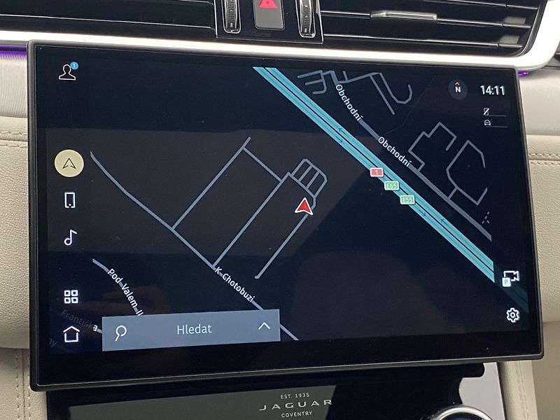Jaguar F-Pace D300 R-DYNAMIC HSE AWD AUT CZ - fotka 39 z 48