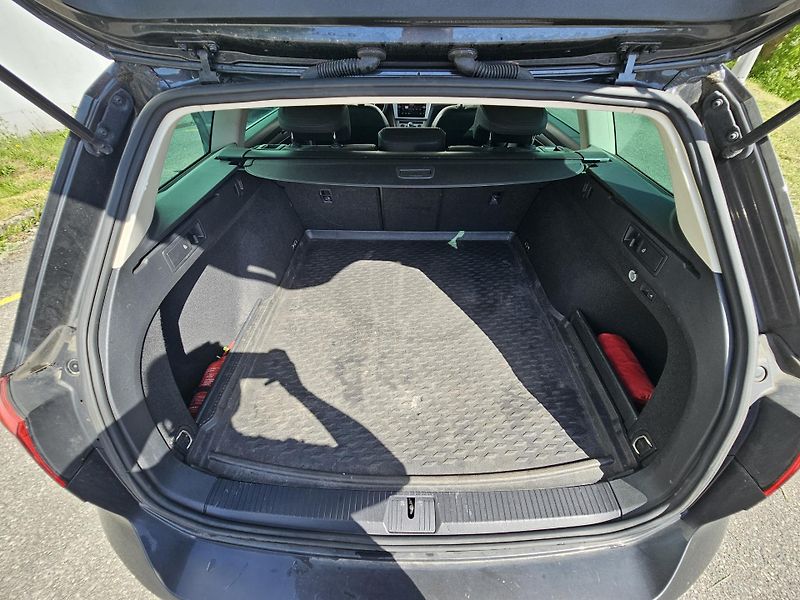 Volkswagen Passat Variant (2018) 1.6TDI  TAŽNÉ, FULL LED - fotka 16 z 16
