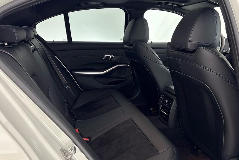 BMW Řada 3 řady 3 | M340d xDrive - fotka 12 z 25