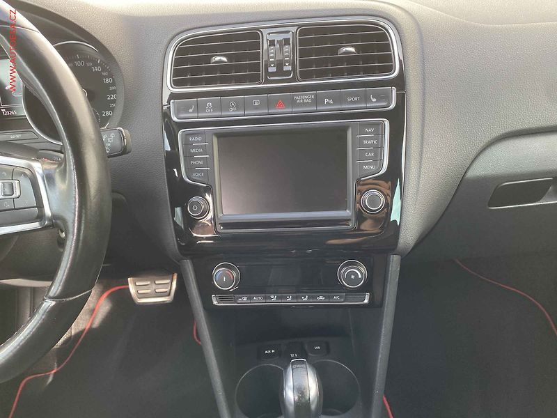Volkswagen Polo (2015) 1.8 TSi, GTi, DSG, LED, navi - fotka 12 z 18