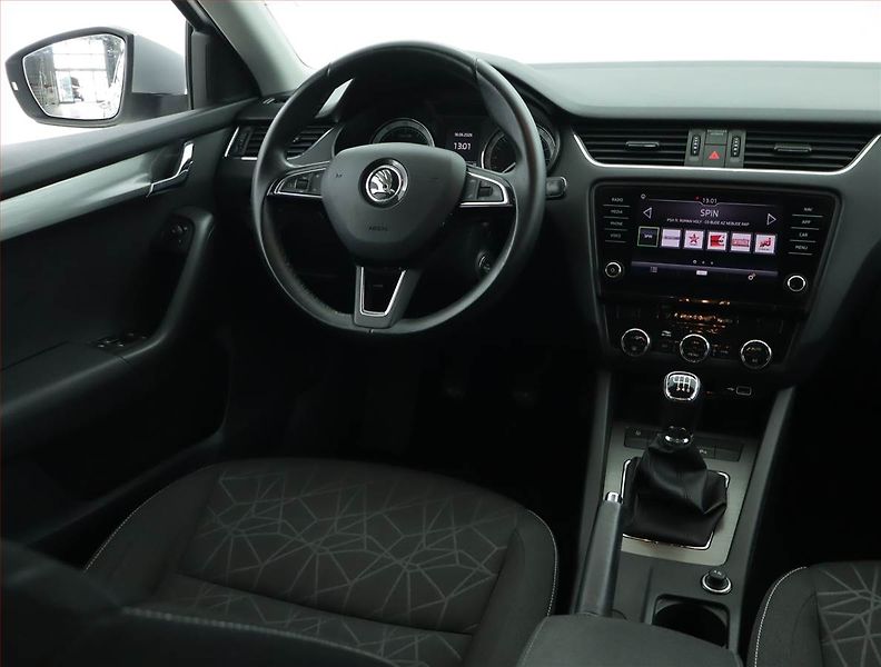 Škoda Octavia (2018) 1.5 TSI, Serv.kniha, Navi - fotka 7 z 15