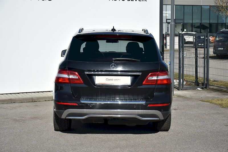 Mercedes-Benz Třídy M (2013) 3.0 Cdi 190kW 4x4 - fotka 10 z 31