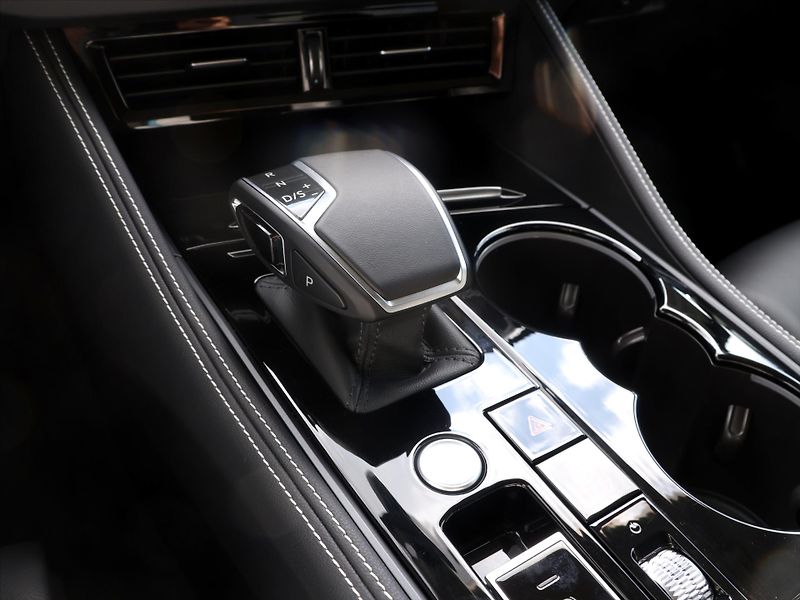 Volkswagen Touareg 3,0 TDI 170kW Limited Tiptroni - fotka 29 z 38