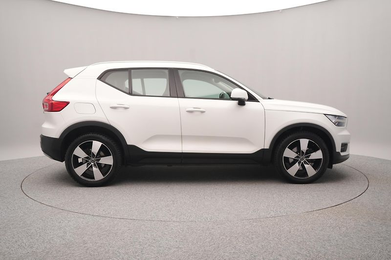 Volvo XC40 T4 AWD MOMENTUM CZ REZERVACE - fotka 10 z 34
