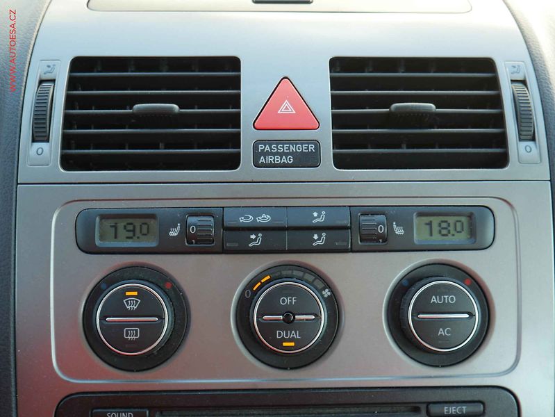Volkswagen Touran (2009) 1.4TSi, AC, xenon - fotka 13 z 14
