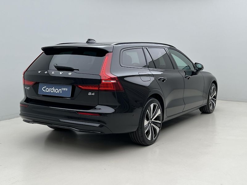 Volvo V60 (2026) B4 PLUS DARK AUT - fotka 11 z 47