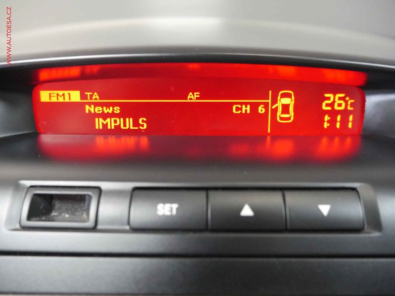 Kia Ceed (2013) 1.4i, ČR, AC, tempo - fotka 12 z 14