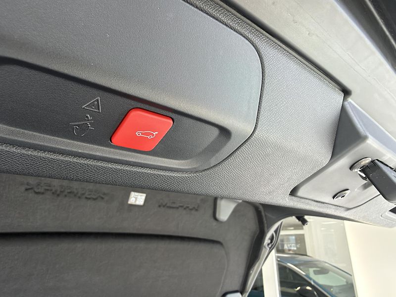 Peugeot 408 (2026) GT Plug-in HYBRID 240 e-DCS7 - fotka 33 z 33
