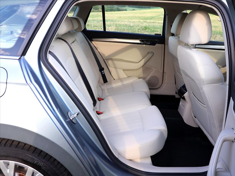 Škoda Superb 2,0 TDI DSG 4x4 CZ Style DPH - fotka 13 z 33