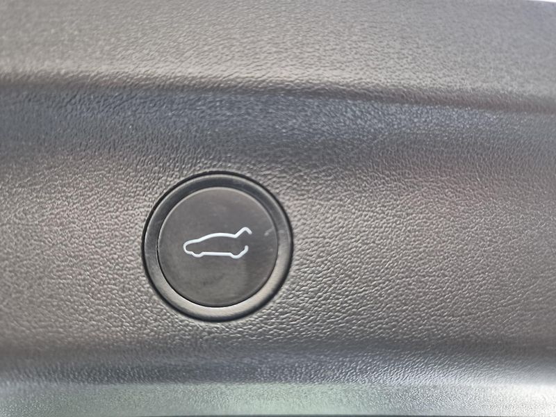 Tesla Model Y LONG RANGE DUAL MOTOR TZ 95,0% - fotka 45 z 49