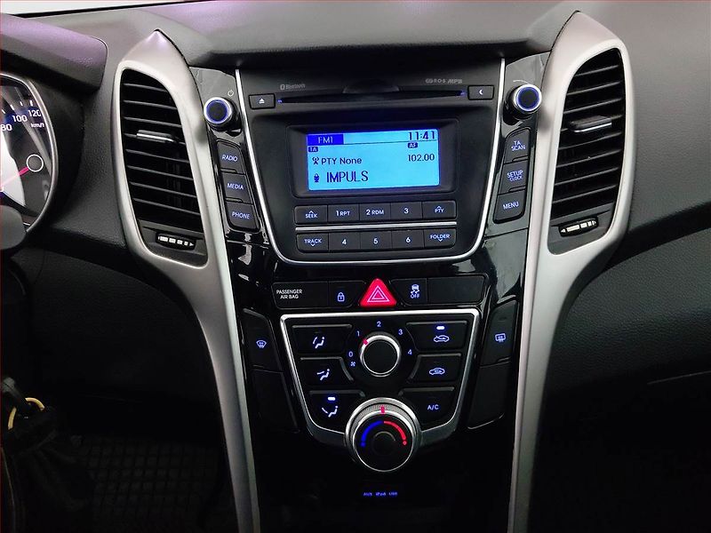 Hyundai i30 (2015) 1.4 CVVT, Tempomat - fotka 12 z 17