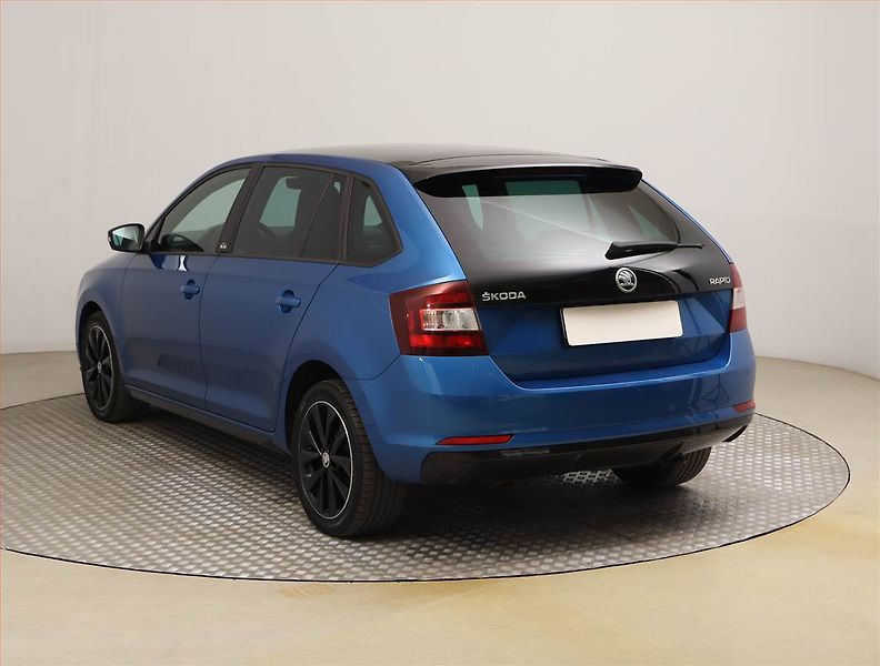 Škoda Rapid (2017) Spaceback 1.0 TSI, Xenony - fotka 4 z 22