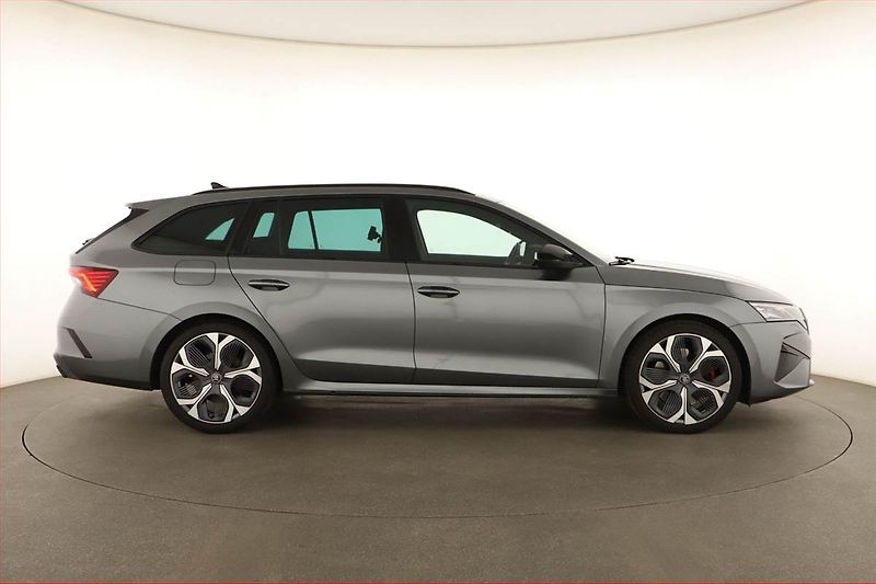Škoda Octavia (2025) RS 2.0 TSI, RS 2.0TSI 195KW - fotka 6 z 17