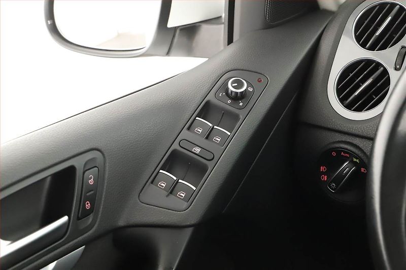 Volkswagen Tiguan (2015) 2.0 TDI, 4X4, Serv.kniha - fotka 12 z 14