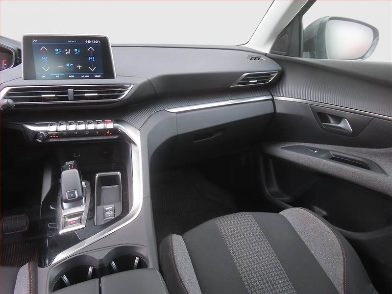 Peugeot 5008 (2021) PureTech 130, Automat, 7 míst - fotka 8 z 19