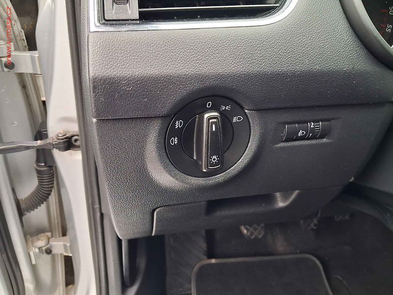 Škoda Octavia (2016) 1.6TDi, ČR, AC, výhřev sed - fotka 14 z 14