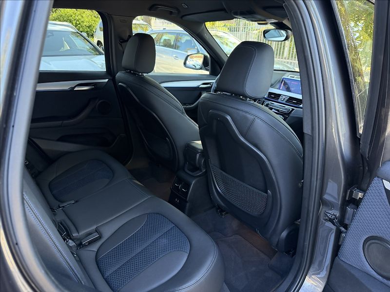 BMW X1 20d xDrive M-Paket - fotka 25 z 28