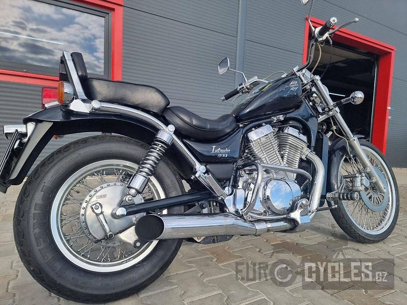 Suzuki VS 800 GL Intruder (1994) - fotka 3 z 16