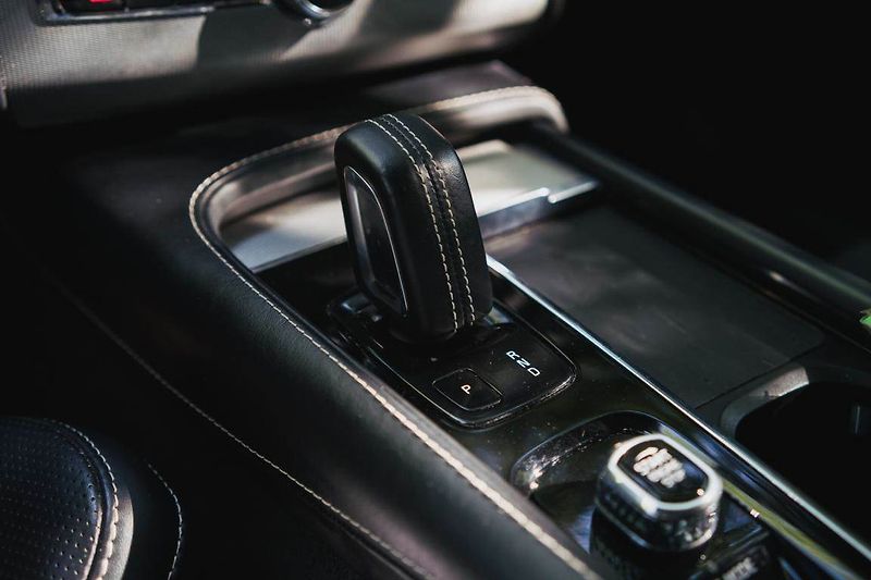 Volvo XC90 (2021) B6 AWD - fotka 25 z 31