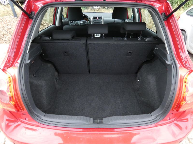 Toyota Auris (2009) 1,6 91KW - fotka 16 z 30