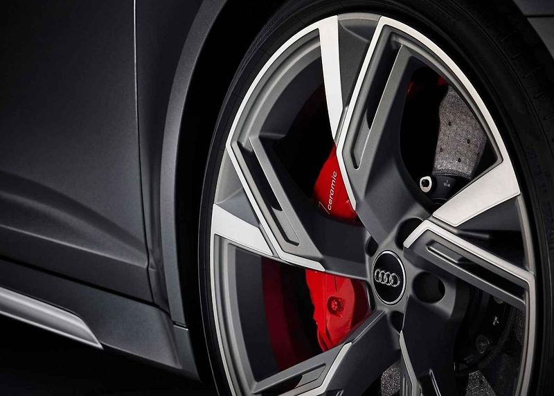 Audi RS6 Avant - současné provedení ve společnosti minulých generací