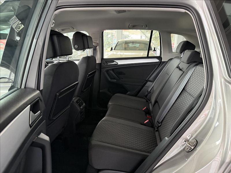 Volkswagen Tiguan 1,4   TSI,SERVISKA,1.MAJITEL - fotka 23 z 26