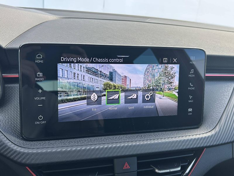 Škoda Scala Monte Carlo 7DSG 1,0TSI - fotka 16 z 25