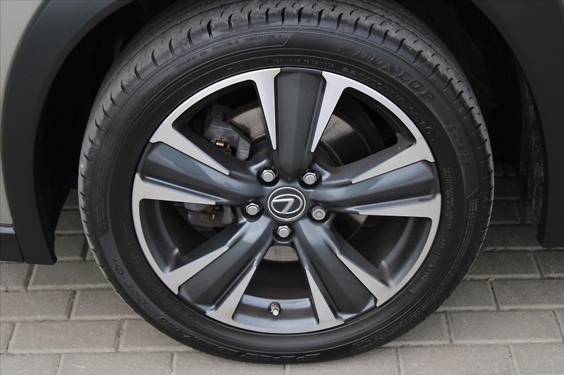 Lexus UX 250h 2.0 E-CVT 1.MAJITEL DPH ČR - fotka 9 z 27
