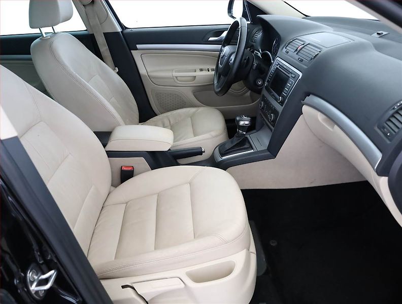 Škoda Octavia (2012) Elegance 1.8 TSI, Automat - fotka 7 z 14