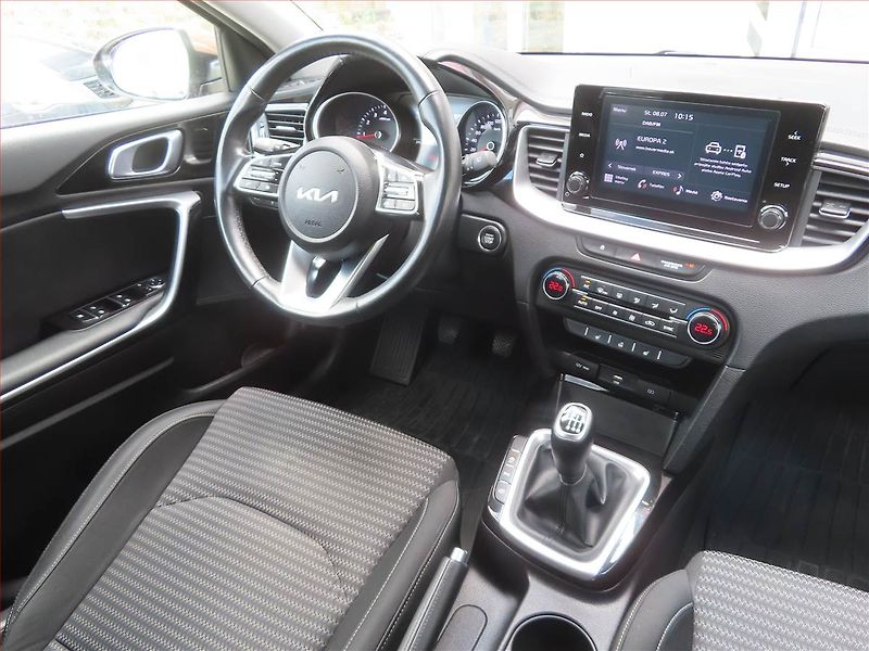 Kia Ceed (2021) Gold 1.5 T-GDI, Serv.kniha - fotka 7 z 19
