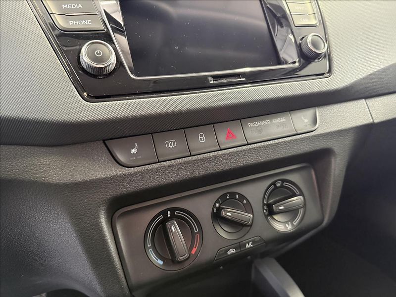 Škoda Fabia 1,0   TSI 70kW,ČR,SERVISKA - fotka 13 z 18