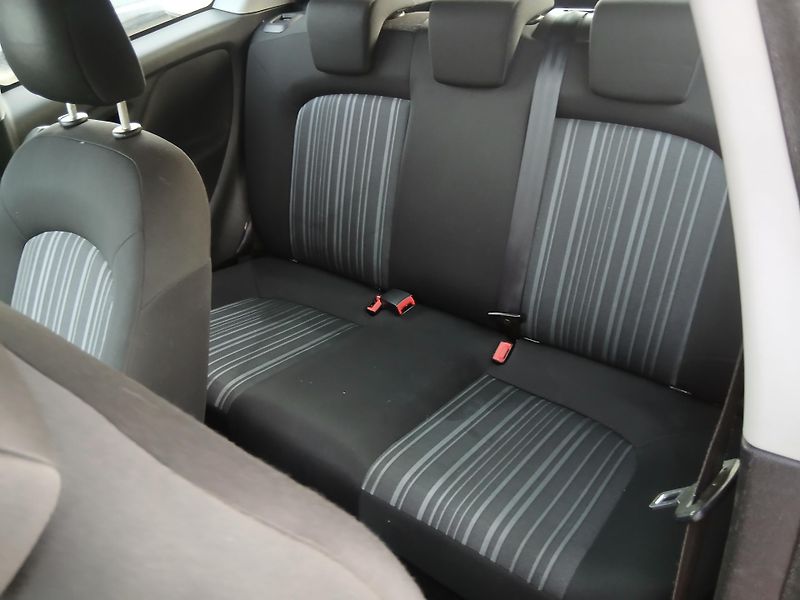 Fiat Punto 1.2i, ALU, klima - fotka 24 z 29