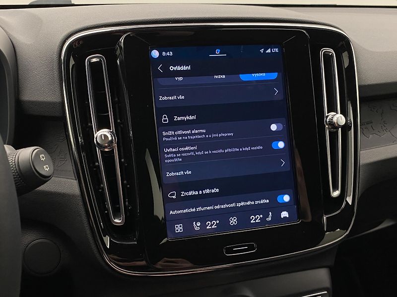 Volvo XC40 PURE ELECTRIC RECHARGE PLUS CZ - fotka 45 z 52