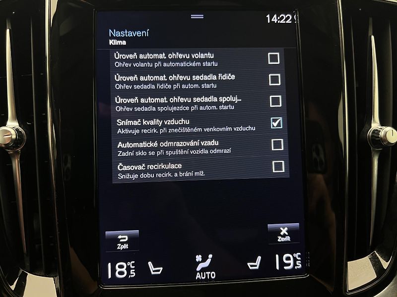 Volvo V60 CC B5 AWD PRO AUT - fotka 40 z 45