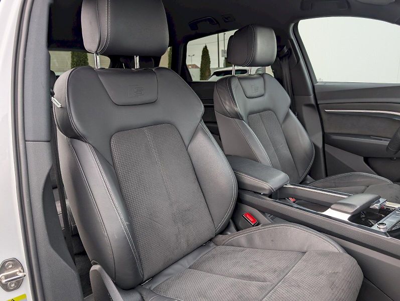 Audi e-tron (2021) S-Line 55 Quattro - fotka 10 z 30