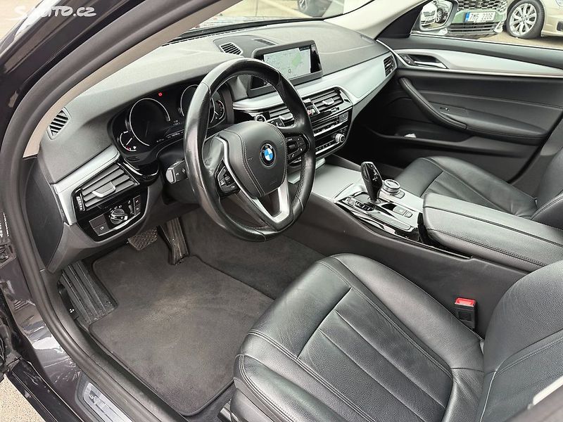BMW Řada 5 520d XDRIVE 140kW - fotka 11 z 33