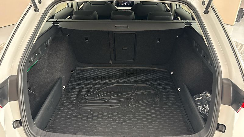 Škoda Octavia 1.5 TSI Style Combi - fotka 17 z 25