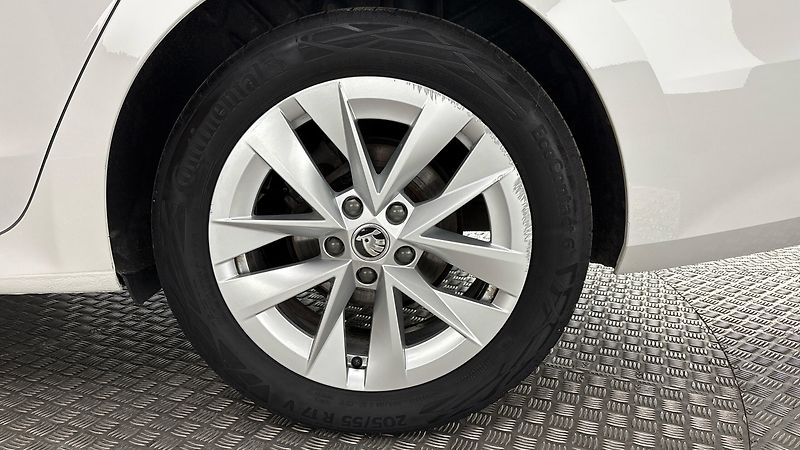 Škoda Octavia 1.5 TSI Style Combi - fotka 19 z 28