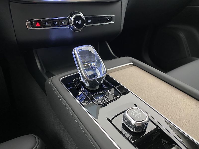 Volvo XC90 (2026) T8 AWD RECHARGE BRIGHT PLUS 7m - fotka 37 z 72