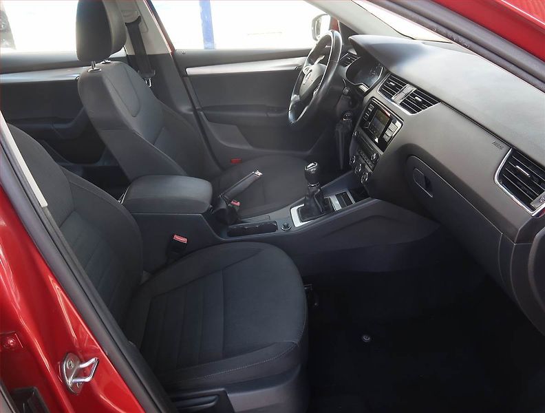 Škoda Octavia (2015) Elegance 1.6 TDI, Tempomat - fotka 9 z 19