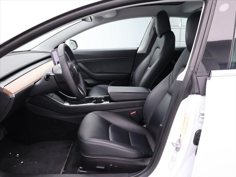Tesla Model 3 239kW SR+ SOH 86,8% - fotka 11 z 31