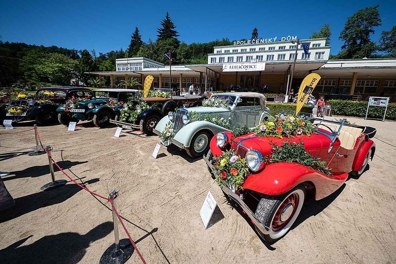 Automobilové skvosty byly k vidění v sobotu v lázeňském městě, kde se při závěru akce Concours d’Elegance Luhačovice 2026 představilo více než 50 historických automobilů z několika evropských zemí.