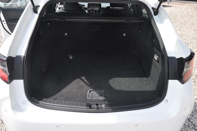 Toyota Corolla 2.0 Hybrid 112kW KOMBI - fotka 8 z 17