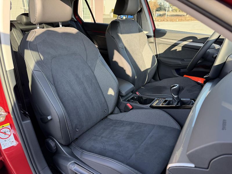 Volkswagen Golf TSi/110kW - STYLE,Webasto,H&K - fotka 59 z 80