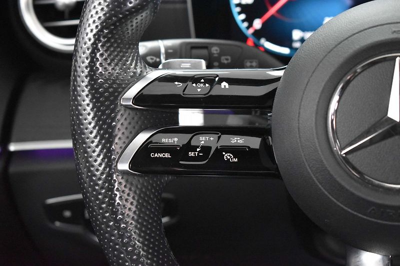 Mercedes-Benz Třídy E E 220d AMG*4MATIC*TAŽNÉ*ACC*ČR - fotka 18 z 52