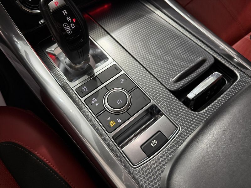 Land Rover Range Rover Sport 3,0   HSE 221KW MERIDIAN TOP - fotka 19 z 42