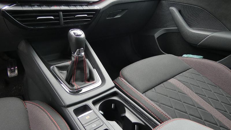 Škoda Octavia Combi 2.0 TSI RS 180kW - fotka 6 z 26
