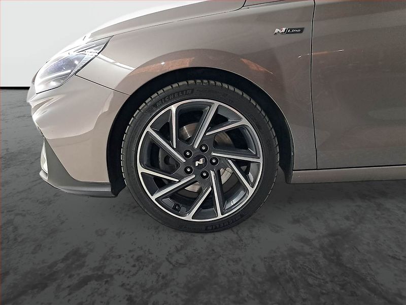 Hyundai i30 (2022) N-Line 1.5 T-GDI MHEV - fotka 15 z 21