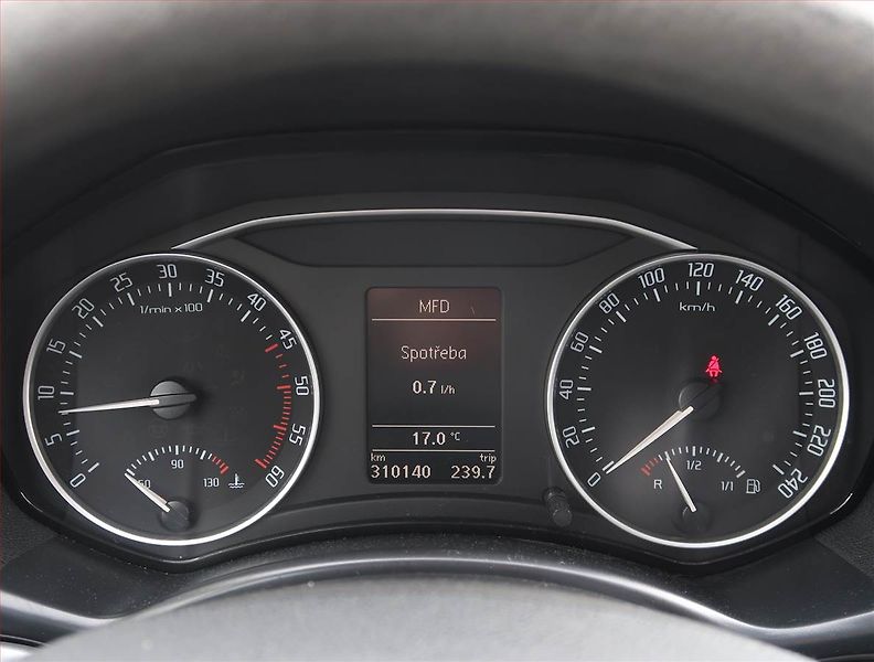 Škoda Octavia (2010) Ambiente 1.6 TDI, Serv.kniha - fotka 11 z 15